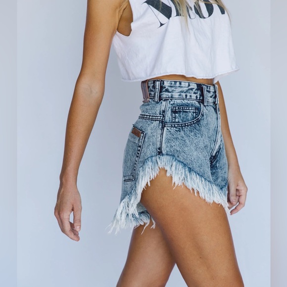 Tacoola Pants - NWT Tacoola Honey Shorts Dark Acid Wash Size M